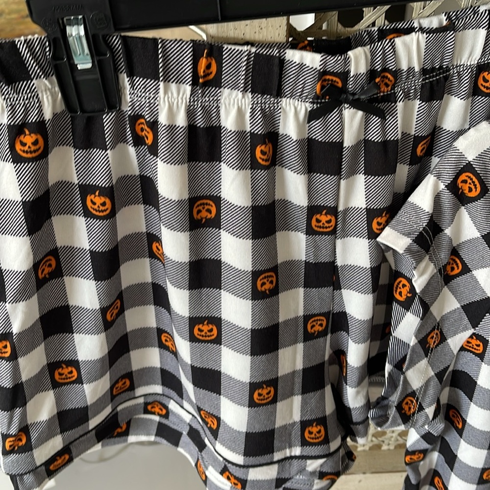 SALE! Spooky Night Black/White/Orange "Checker Board & Pumpkins PJ Short Set - Picture 4 of 6
